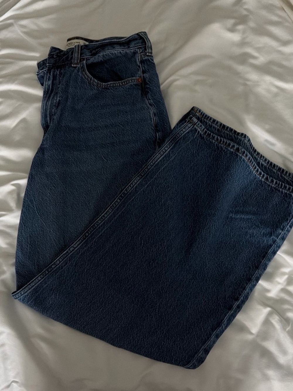 Abercrombie & Fitch NWOT Dark Blue Relaxed Fit Jeans